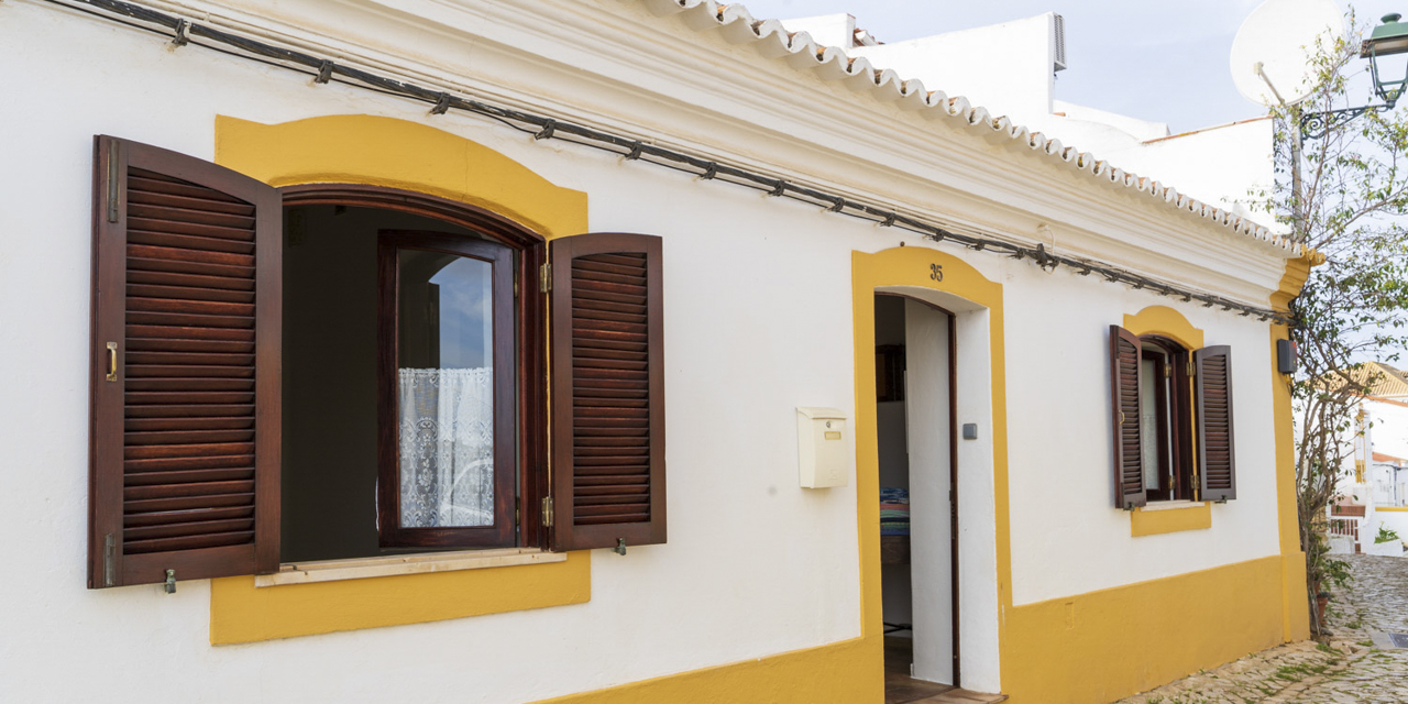 Casa Lucília in the village centre of Ferragudo