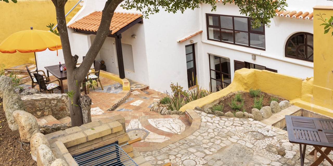 Casa Lucília in the village centre of Ferragudo