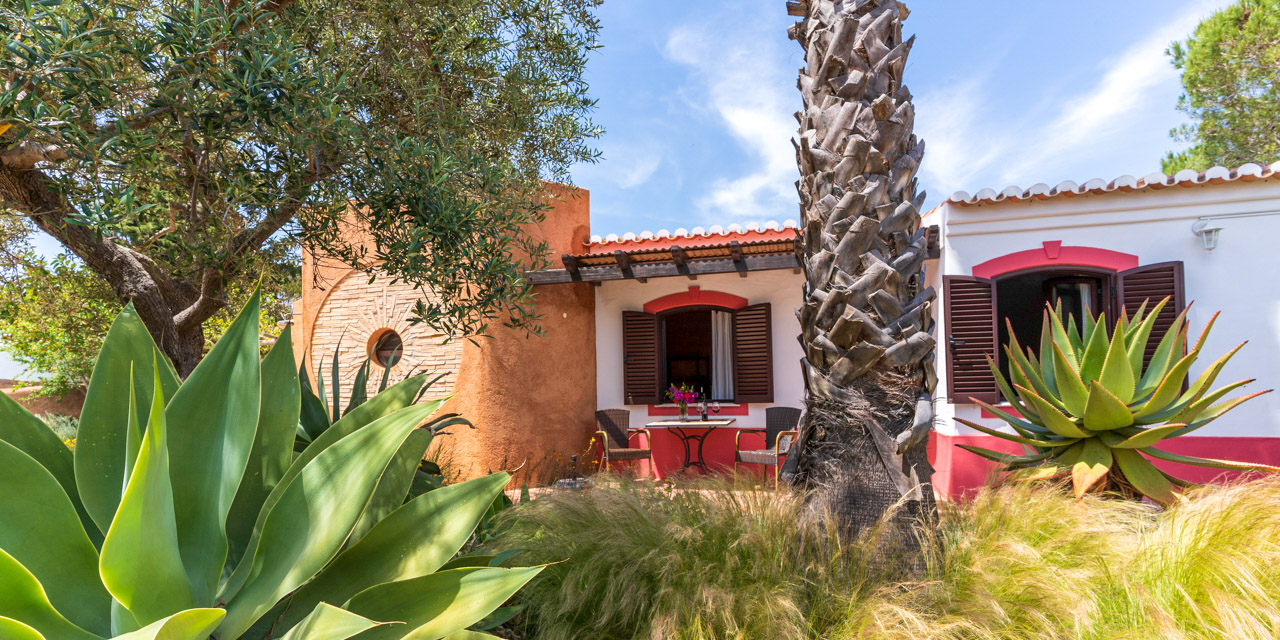 Casa Rosa at OÁSIS Garden Village in Ferragudo