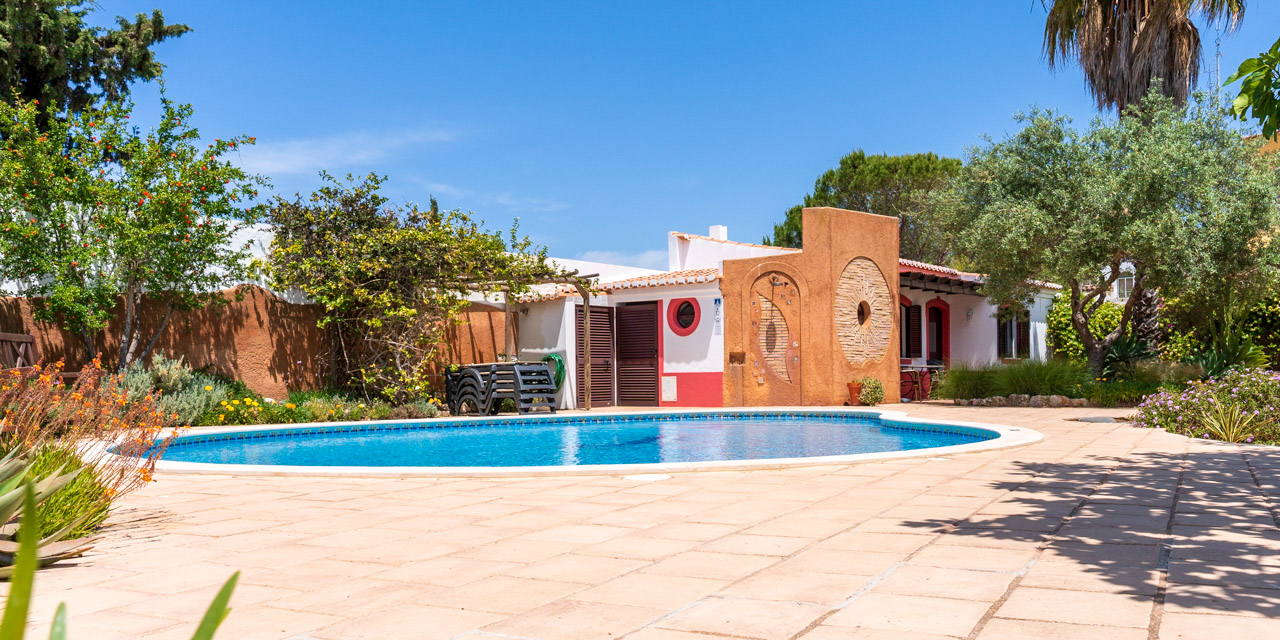 Casa Rosa at OÁSIS Garden Village in Ferragudo